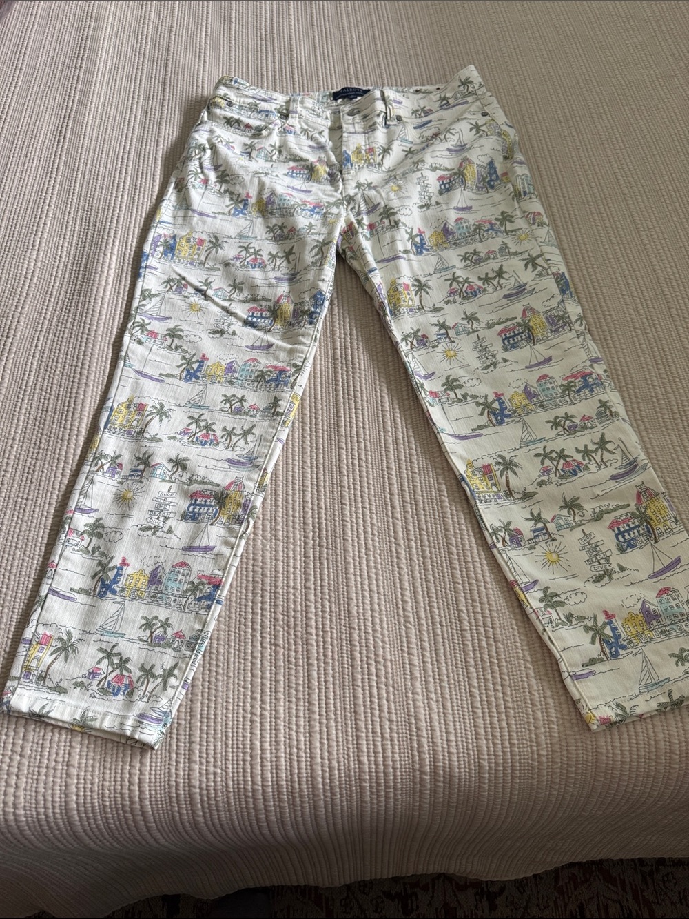 Talbots White Printed Cotton capris with Pastel Scenic Print